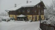 Alpenhaus am Wald Bach